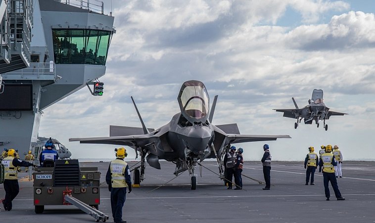 Посадка истребителей F-35B на авианосец "Куин Элизабет", Великобритания